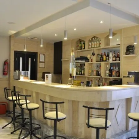 Dimitris Paritsa Hotell 2*