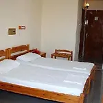 מלון Dimitris Paritsa 2*