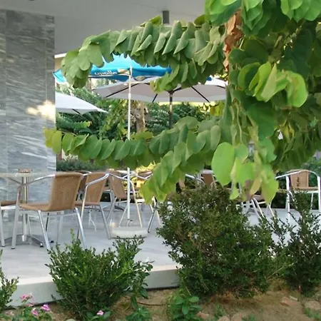 Dimitris Paritsa فندق